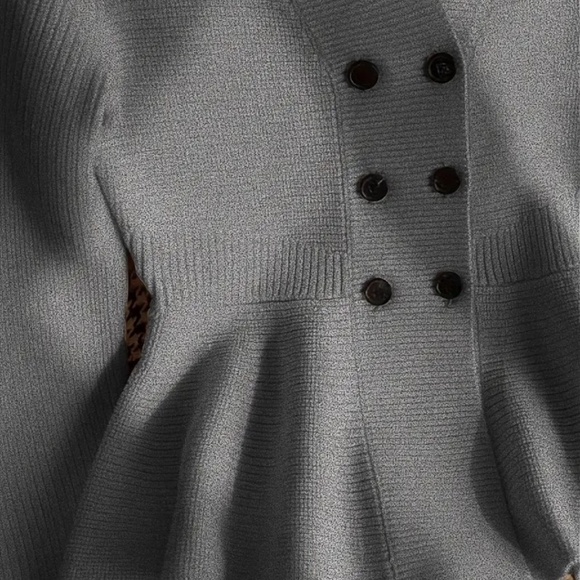 Stunning V-Neck Cardigan - Picture 6 of 7